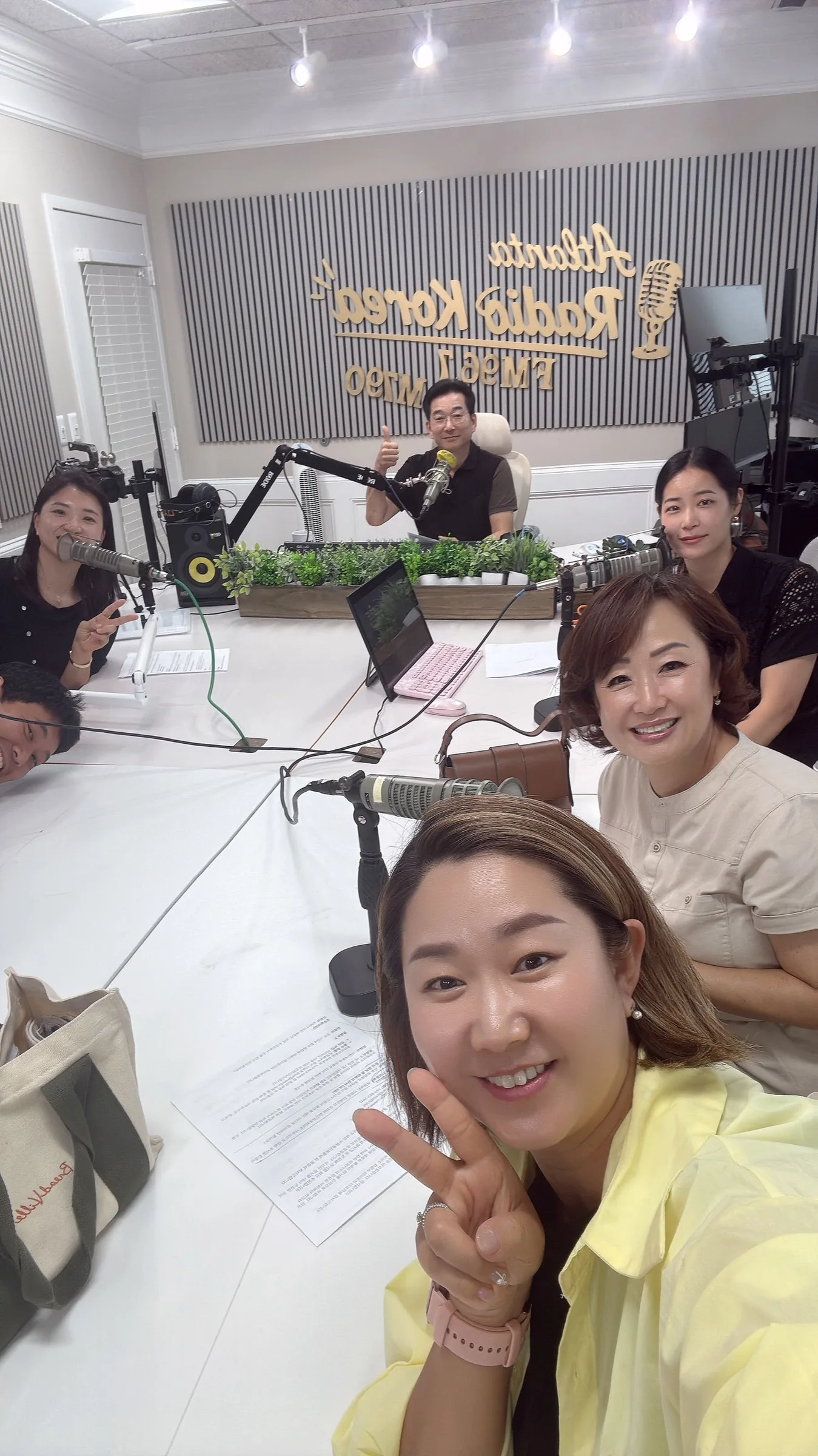 라디오코리아 스튜디오에서 함께한 출연진