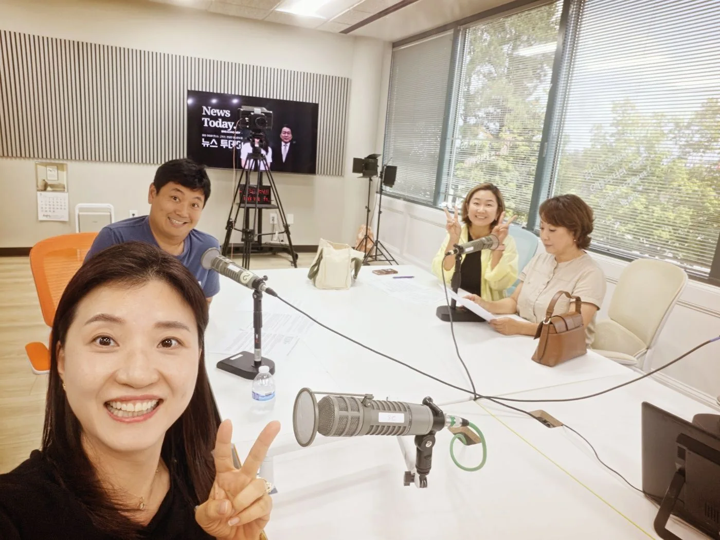 인터뷰에 출연한 상공회의소 임원진